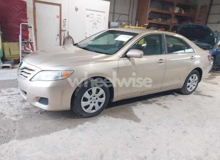 Photo 2 of 2010 Toyota Camry LE (VIN 4T4BF3EK2AR001214)
