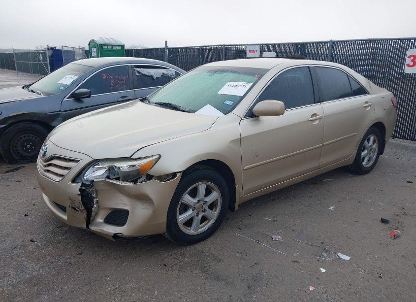 Photo 2 of 2010 Toyota Camry LE (VIN 4T4BF3EK2AR003495)