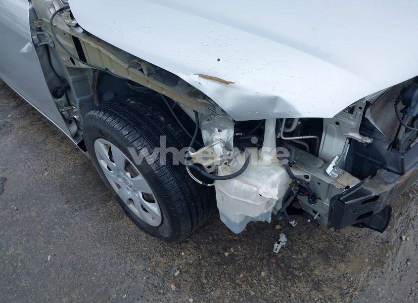 Photo 15 of 2010 Toyota Camry LE (VIN 4T4BF3EK2AR005697)