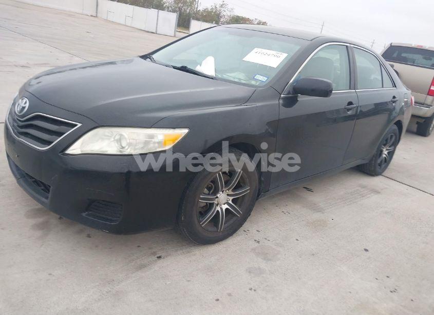 Photo 2 of 2010 Toyota Camry LE (VIN 4T4BF3EK2AR040918)