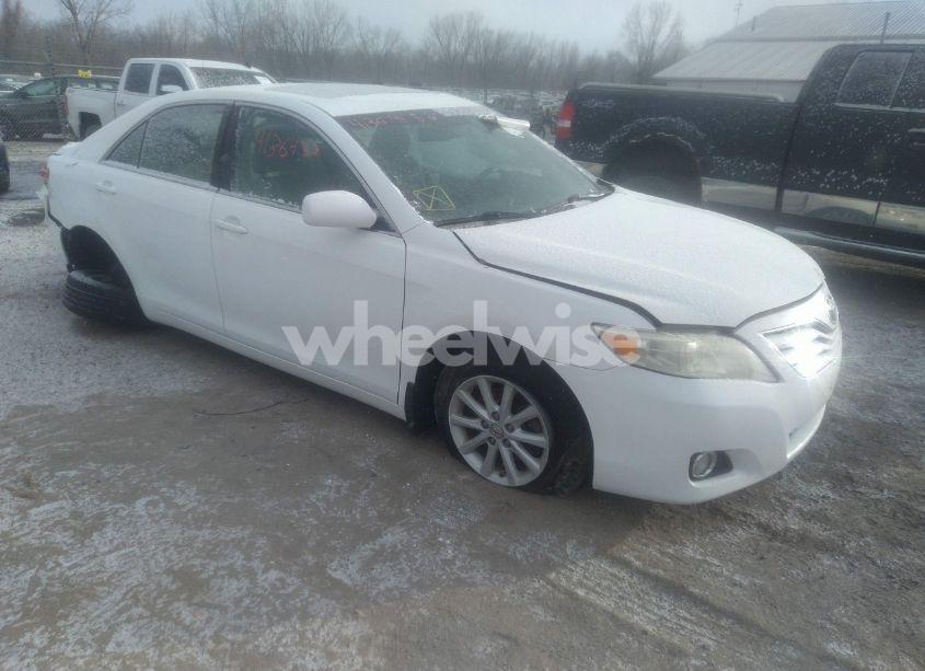 2010 Toyota Camry XLE (VIN 4T4BF3EK2AR045312) main photo