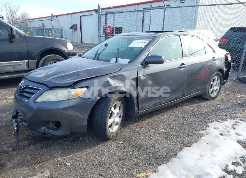 Photo 2 of 2011 Toyota Camry LE (VIN 4T4BF3EK2BR117031)