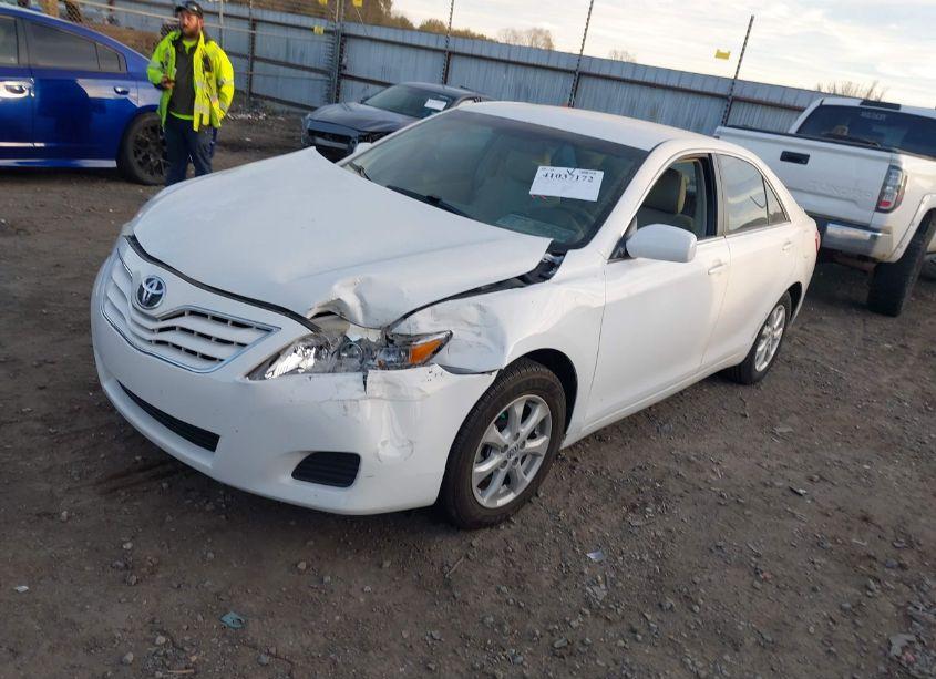 Photo 2 of 2011 Toyota Camry LE (VIN 4T4BF3EK2BR144231)