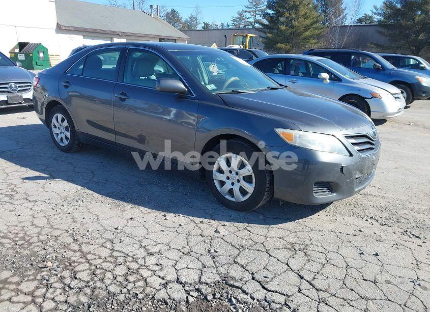 2011 Toyota Camry LE (VIN 4T4BF3EK2BR145556) main photo
