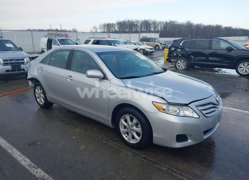 2011 Toyota Camry LE (VIN 4T4BF3EK2BR148277) main photo