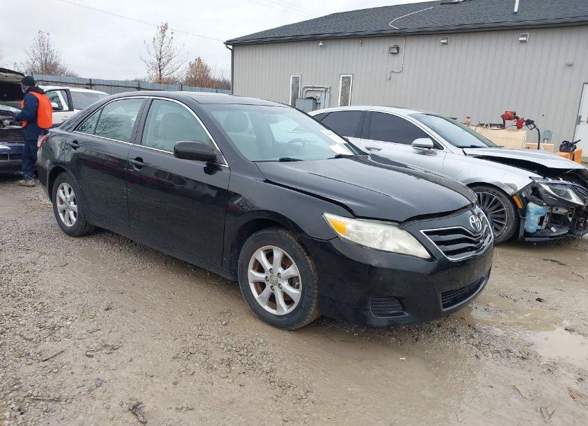 2011 Toyota Camry LE (VIN 4T4BF3EK2BR172207) main photo