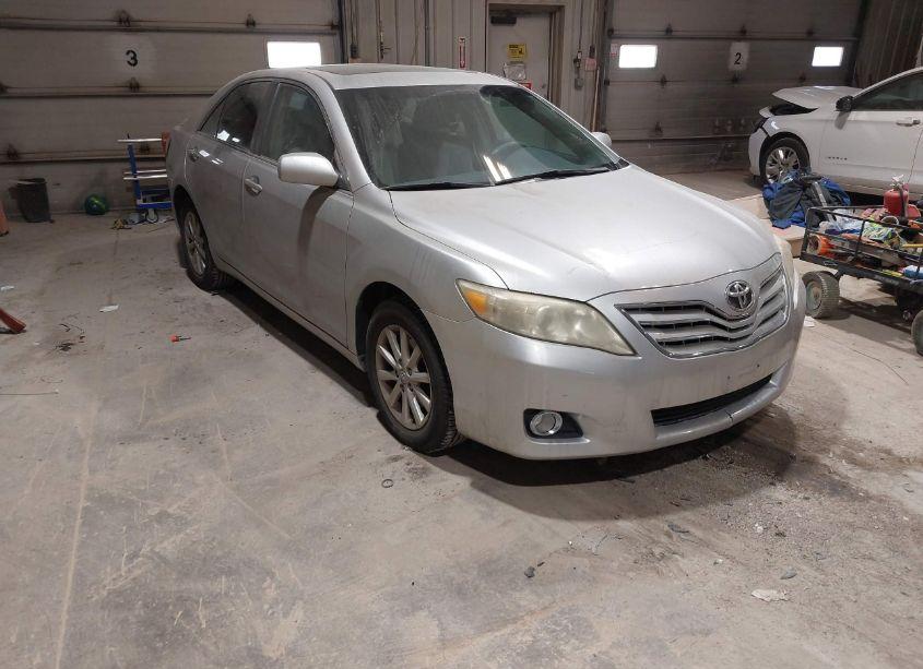 2011 Toyota Camry XLE (VIN 4T4BF3EK2BR178072) main photo