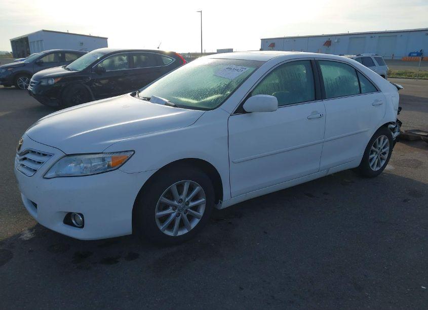 Photo 2 of 2011 Toyota Camry XLE (VIN 4T4BF3EK2BR181487)