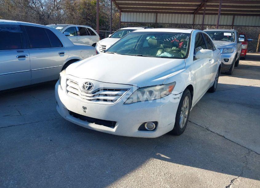 Photo 2 of 2011 Toyota Camry XLE (VIN 4T4BF3EK2BR187225)