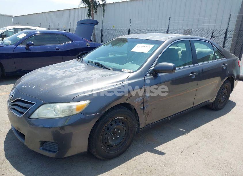 Photo 2 of 2011 Toyota Camry LE (VIN 4T4BF3EK2BR219008)