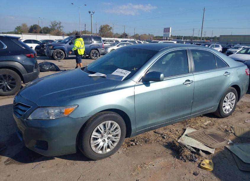 Photo 2 of 2010 Toyota Camry LE (VIN 4T4BF3EK3AR051295)
