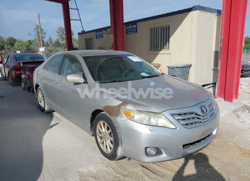 2011 Toyota Camry XLE (VIN 4T4BF3EK3BR100593) main photo
