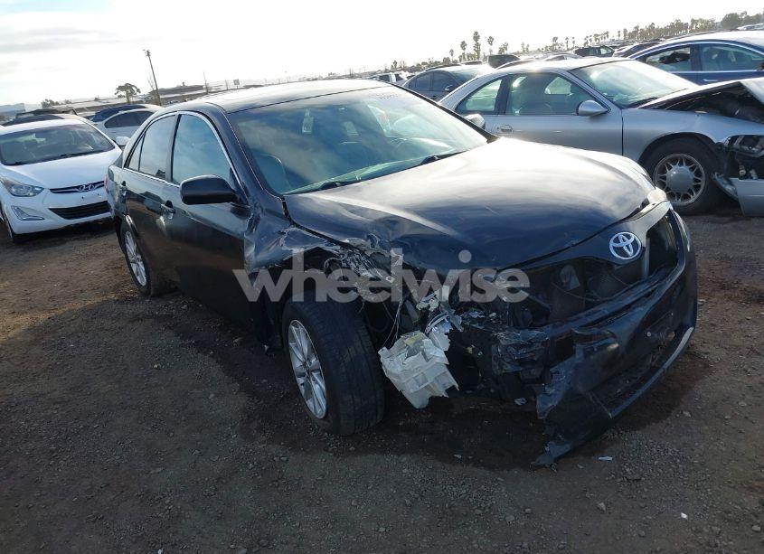 2011 Toyota Camry XLE (VIN 4T4BF3EK3BR124733) main photo