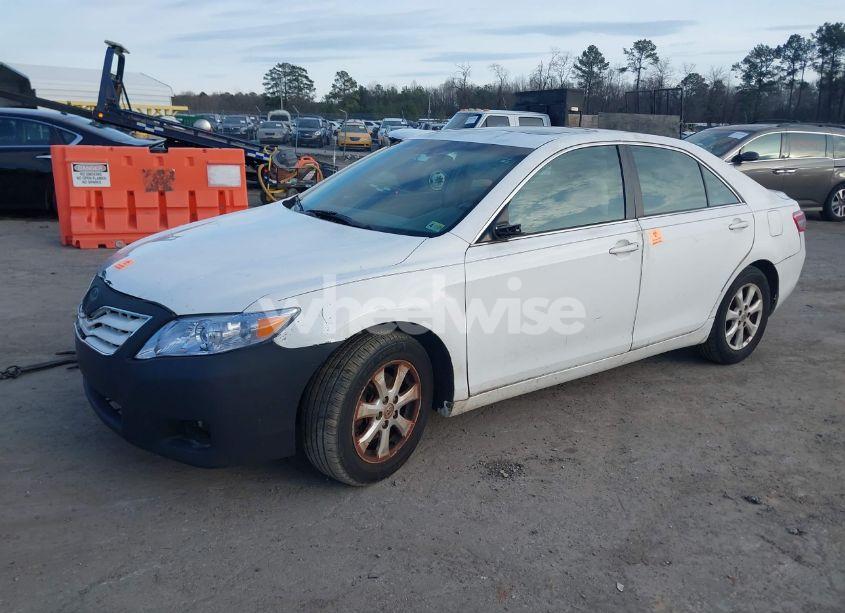 Photo 2 of 2011 Toyota Camry LE (VIN 4T4BF3EK4BR145882)