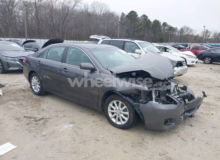 2011 Toyota Camry XLE (VIN 4T4BF3EK4BR165498) main photo