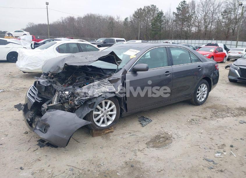 Photo 2 of 2011 Toyota Camry XLE (VIN 4T4BF3EK4BR165498)