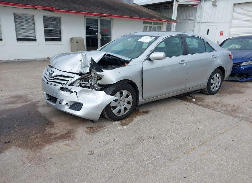 Photo 2 of 2011 Toyota Camry LE (VIN 4T4BF3EK4BR202369)