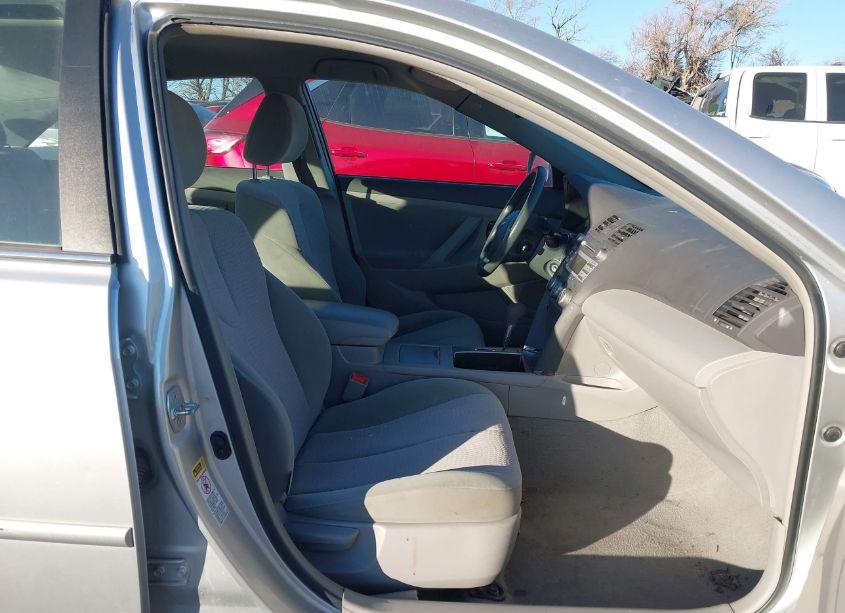 Photo 5 of 2010 Toyota Camry LE (VIN 4T4BF3EK5AR001742)