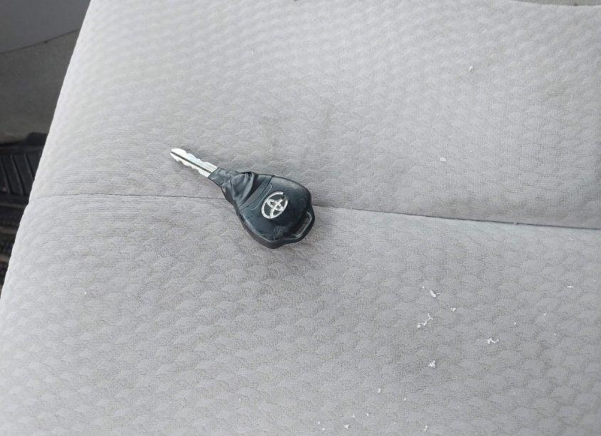 Photo 11 of 2010 Toyota Camry LE (VIN 4T4BF3EK5AR029931)