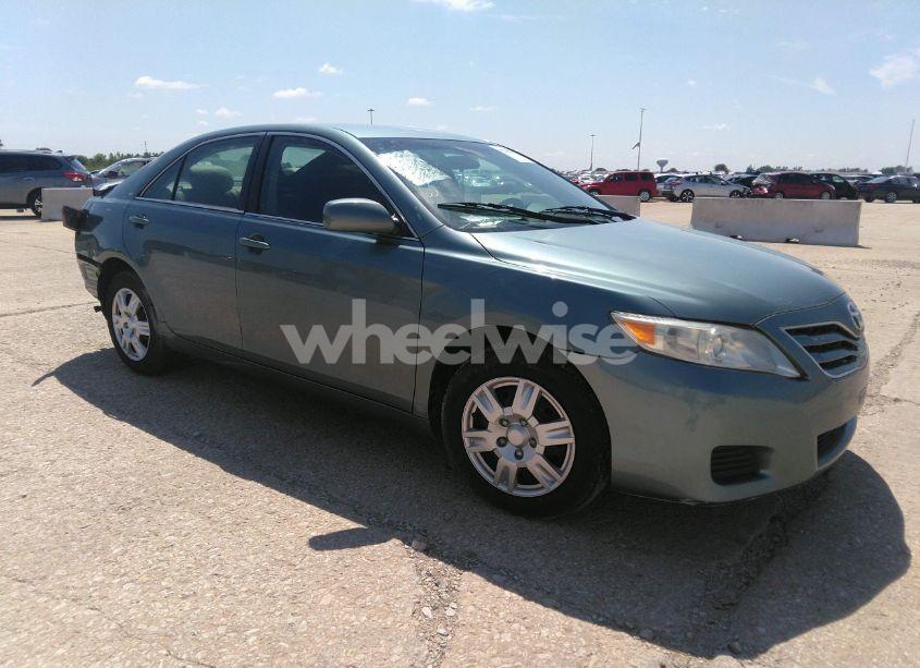 2010 Toyota Camry LE (VIN 4T4BF3EK5AR032490) main photo