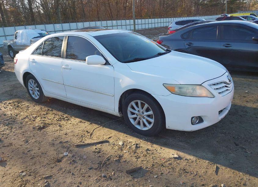 2010 Toyota Camry XLE (VIN 4T4BF3EK5AR051654) main photo