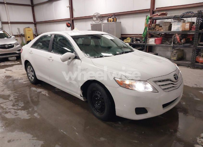 2011 Toyota Camry LE (VIN 4T4BF3EK5BR106945) main photo