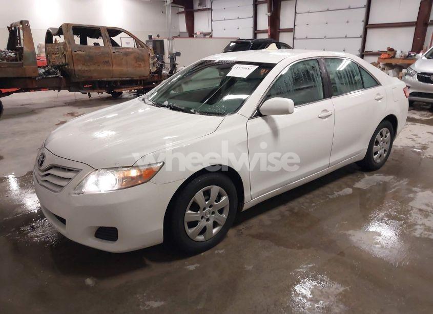 Photo 2 of 2011 Toyota Camry LE (VIN 4T4BF3EK5BR106945)
