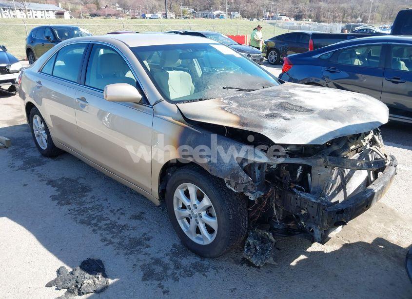 2011 Toyota Camry LE (VIN 4T4BF3EK5BR128153) main photo