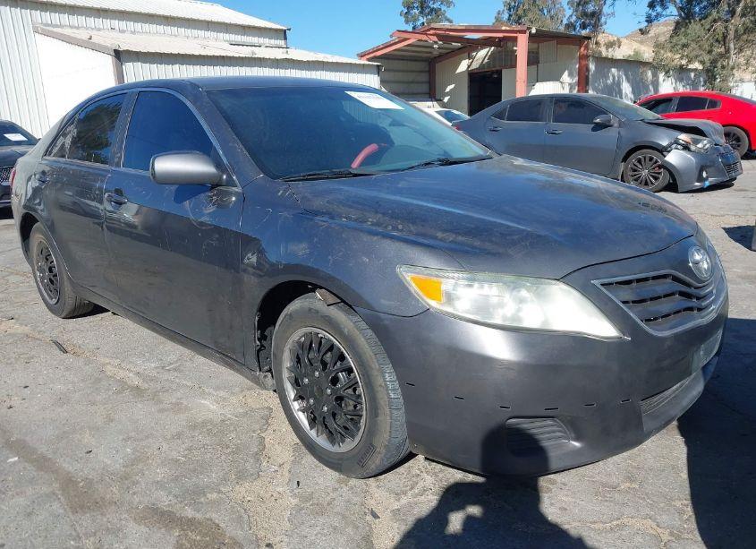 2011 Toyota Camry LE (VIN 4T4BF3EK5BR183511) main photo