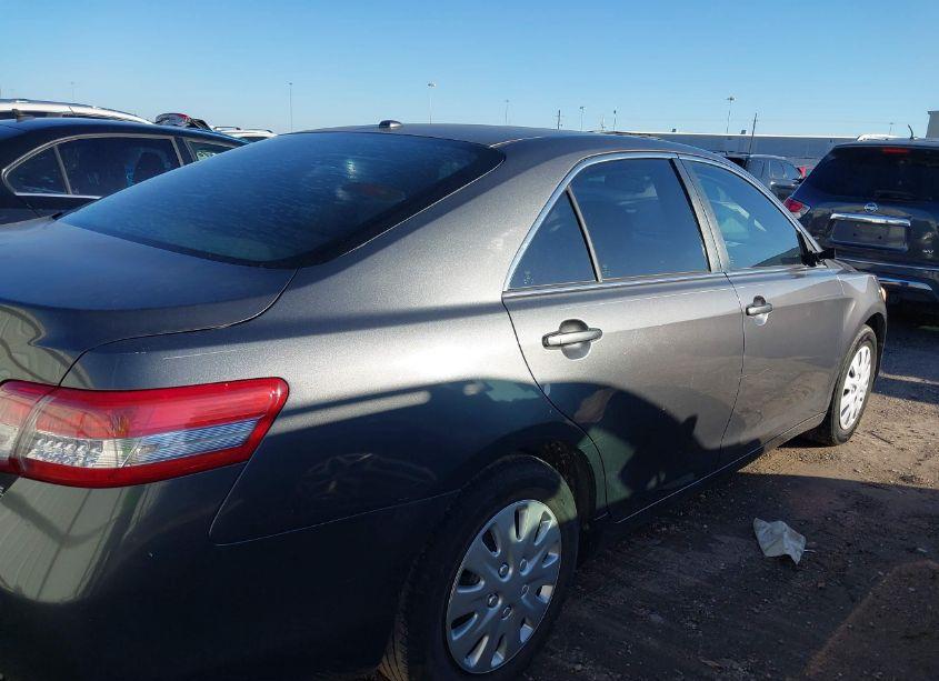 Photo 4 of 2011 Toyota Camry LE (VIN 4T4BF3EK5BR213557)