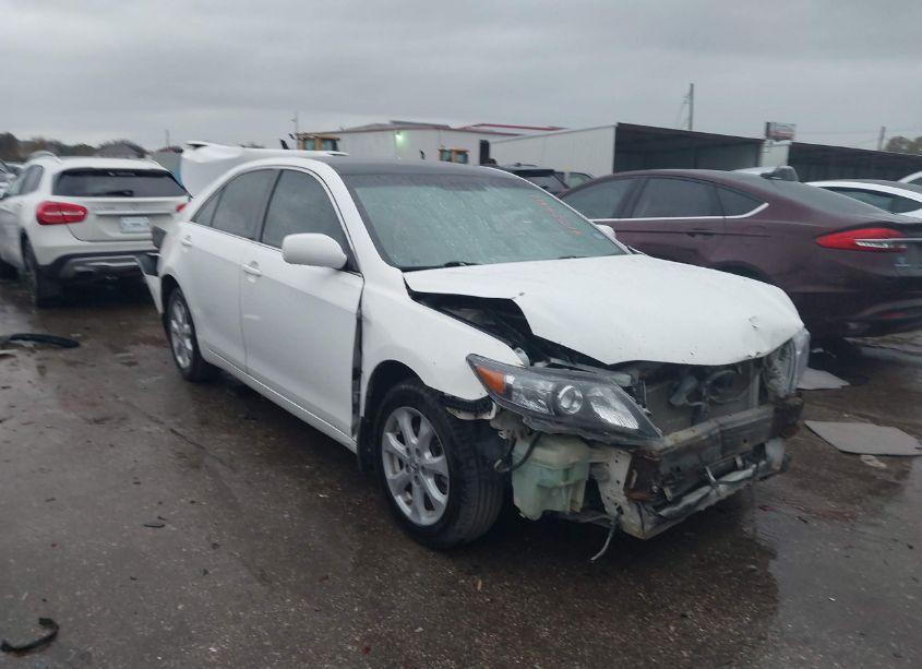 2011 Toyota Camry LE (VIN 4T4BF3EK5BR218967) main photo
