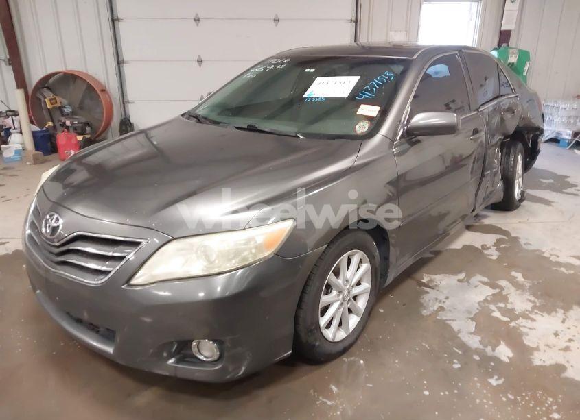 Photo 2 of 2011 Toyota Camry XLE (VIN 4T4BF3EK6BR117789)