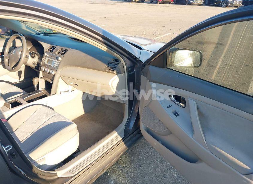 Photo 5 of 2011 Toyota Camry LE (VIN 4T4BF3EK6BR146662)