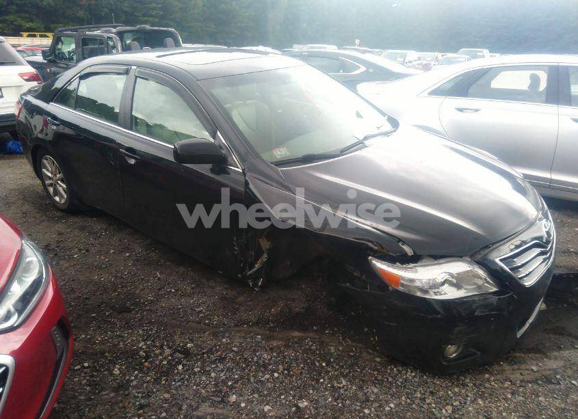 2011 Toyota Camry XLE (VIN 4T4BF3EK6BR177488) main photo