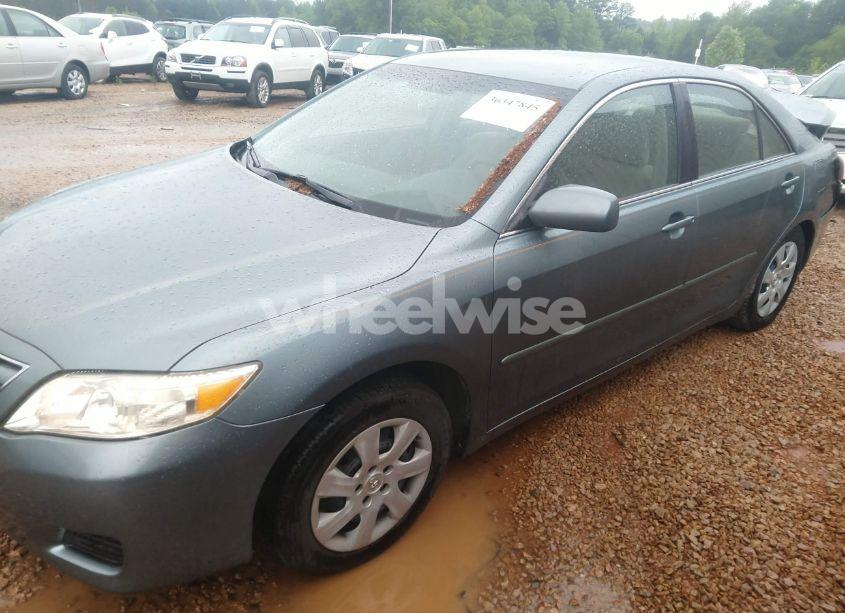 Photo 2 of 2010 Toyota Camry LE (VIN 4T4BF3EK7AR005565)