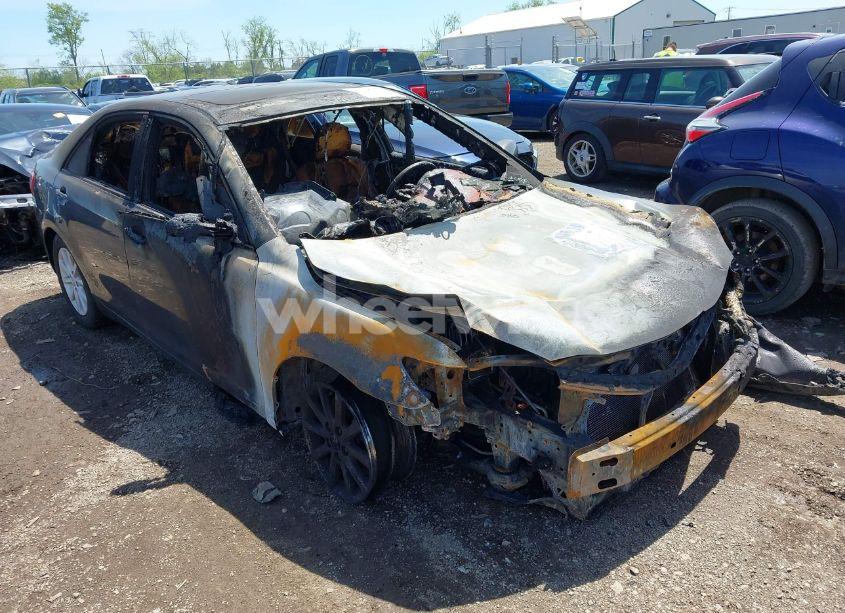 2010 Toyota Camry XLE (VIN 4T4BF3EK7AR037710) main photo