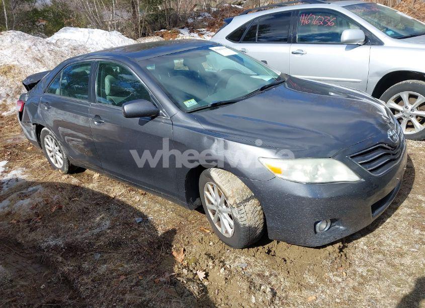 2011 Toyota Camry XLE (VIN 4T4BF3EK7BR094250) main photo