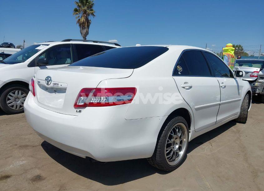 Photo 4 of 2011 Toyota Camry LE (VIN 4T4BF3EK7BR103013)