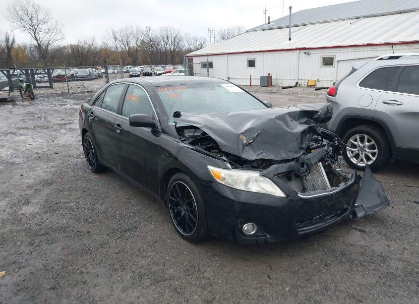 2011 Toyota Camry XLE (VIN 4T4BF3EK7BR152745) main photo