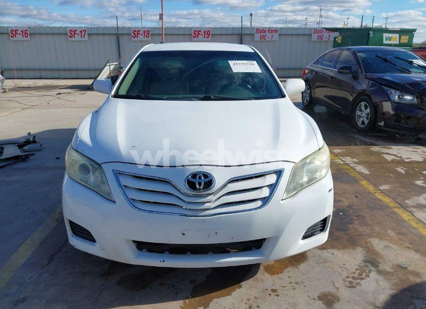 Photo 13 of 2010 Toyota Camry LE (VIN 4T4BF3EK8AR011861)