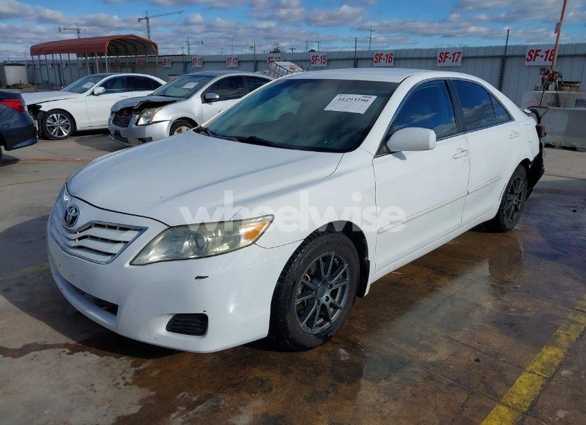 Photo 2 of 2010 Toyota Camry LE (VIN 4T4BF3EK8AR011861)