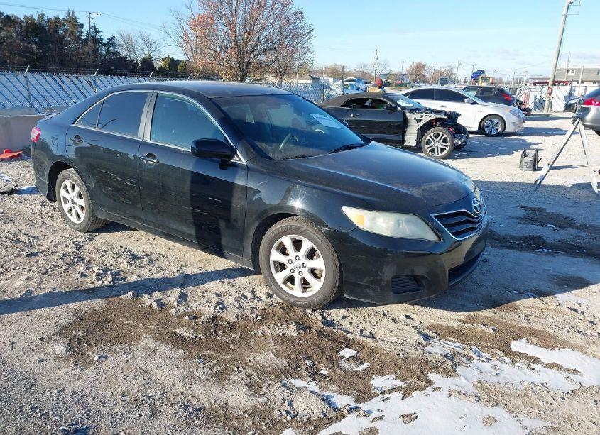 2010 Toyota Camry LE (VIN 4T4BF3EK8AR043984) main photo