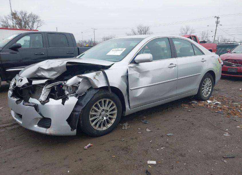 Photo 2 of 2011 Toyota Camry LE (VIN 4T4BF3EK8BR103781)