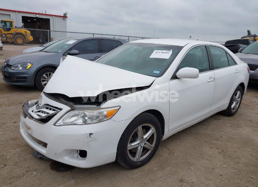 Photo 2 of 2011 Toyota Camry LE (VIN 4T4BF3EK8BR108365)