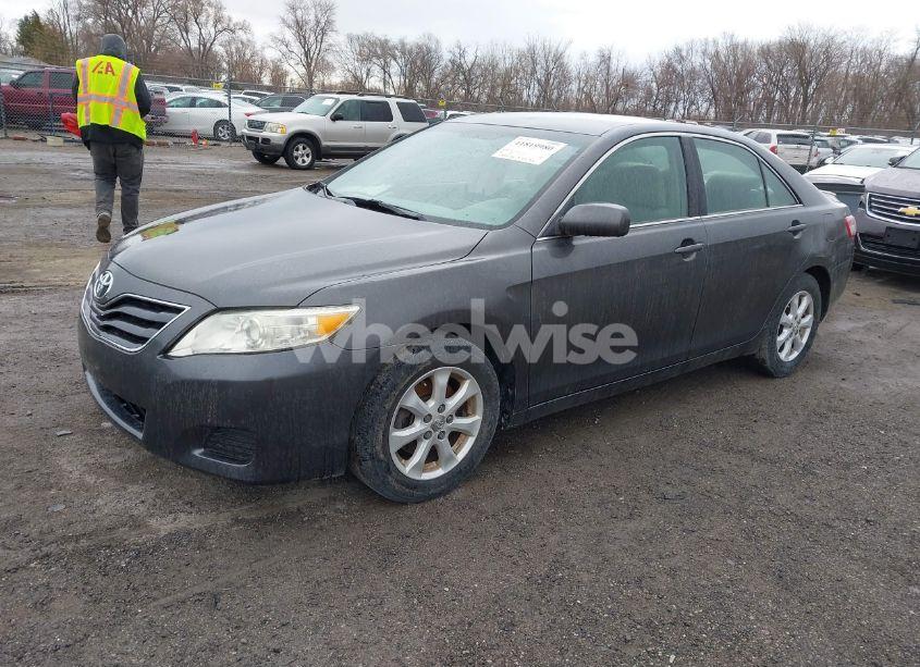 Photo 2 of 2011 Toyota Camry LE (VIN 4T4BF3EK8BR110052)