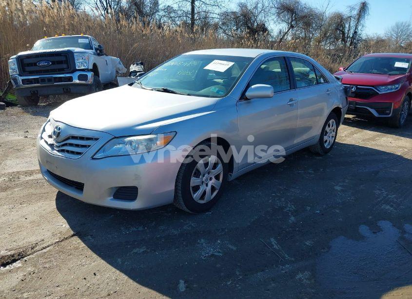 Photo 2 of 2011 Toyota Camry (VIN 4T4BF3EK8BR111752)