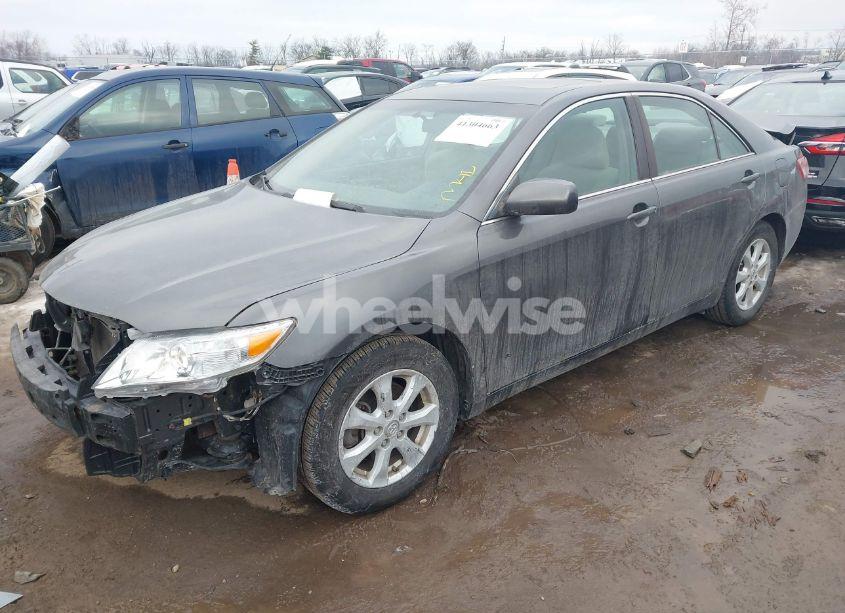 Photo 2 of 2011 Toyota Camry LE (VIN 4T4BF3EK8BR115686)