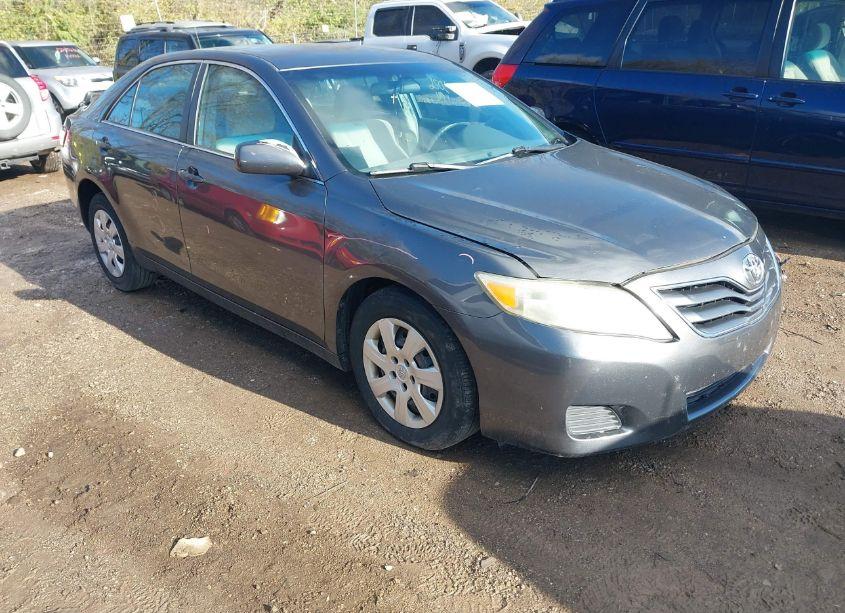 2011 Toyota Camry LE (VIN 4T4BF3EK8BR118457) main photo