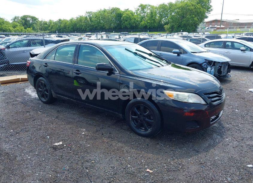 2011 Toyota Camry LE (VIN 4T4BF3EK8BR135484) main photo