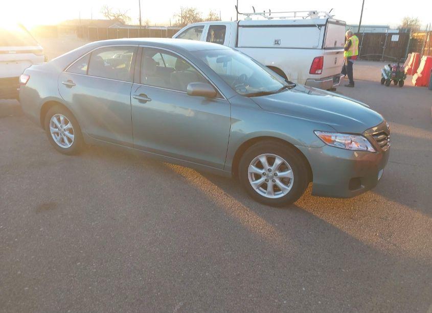 2011 Toyota Camry LE (VIN 4T4BF3EK8BR149076) main photo